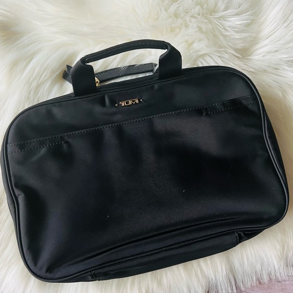 Tumi Handbags - Tumi Hanging Travel Kit Voyageur Bag